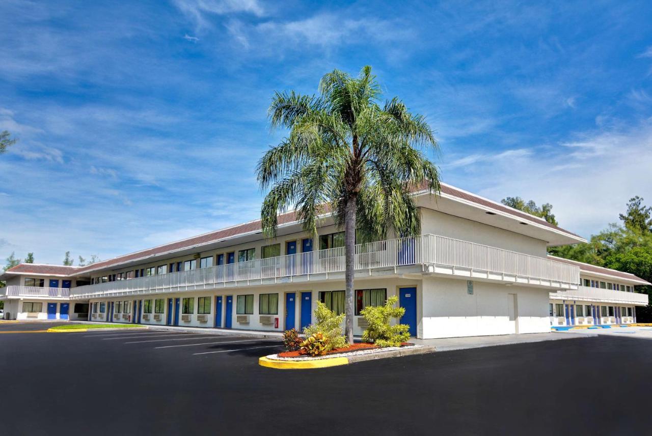 Motel 6 Dania Beach Exterior foto