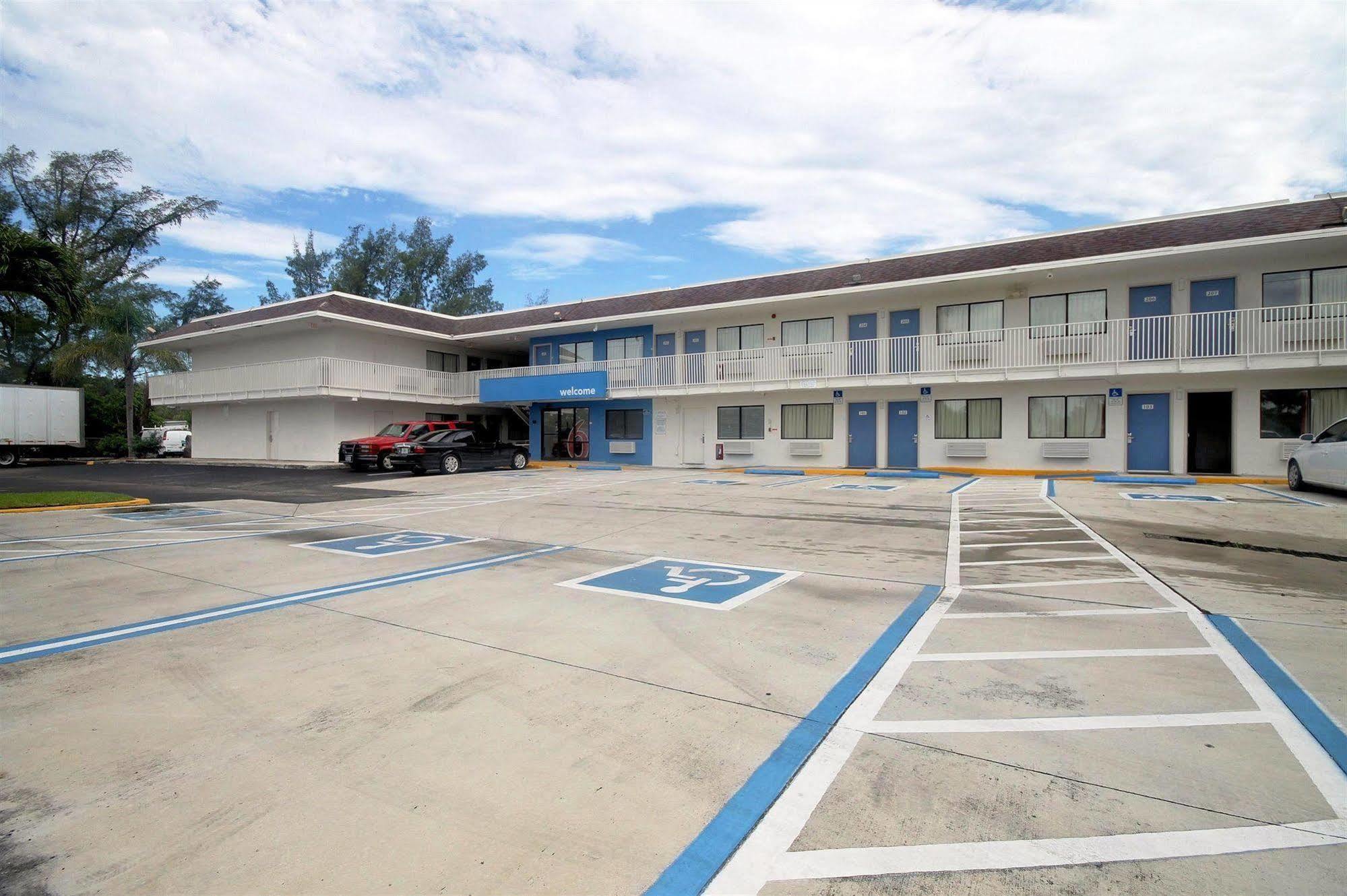 Motel 6 Dania Beach Exterior foto