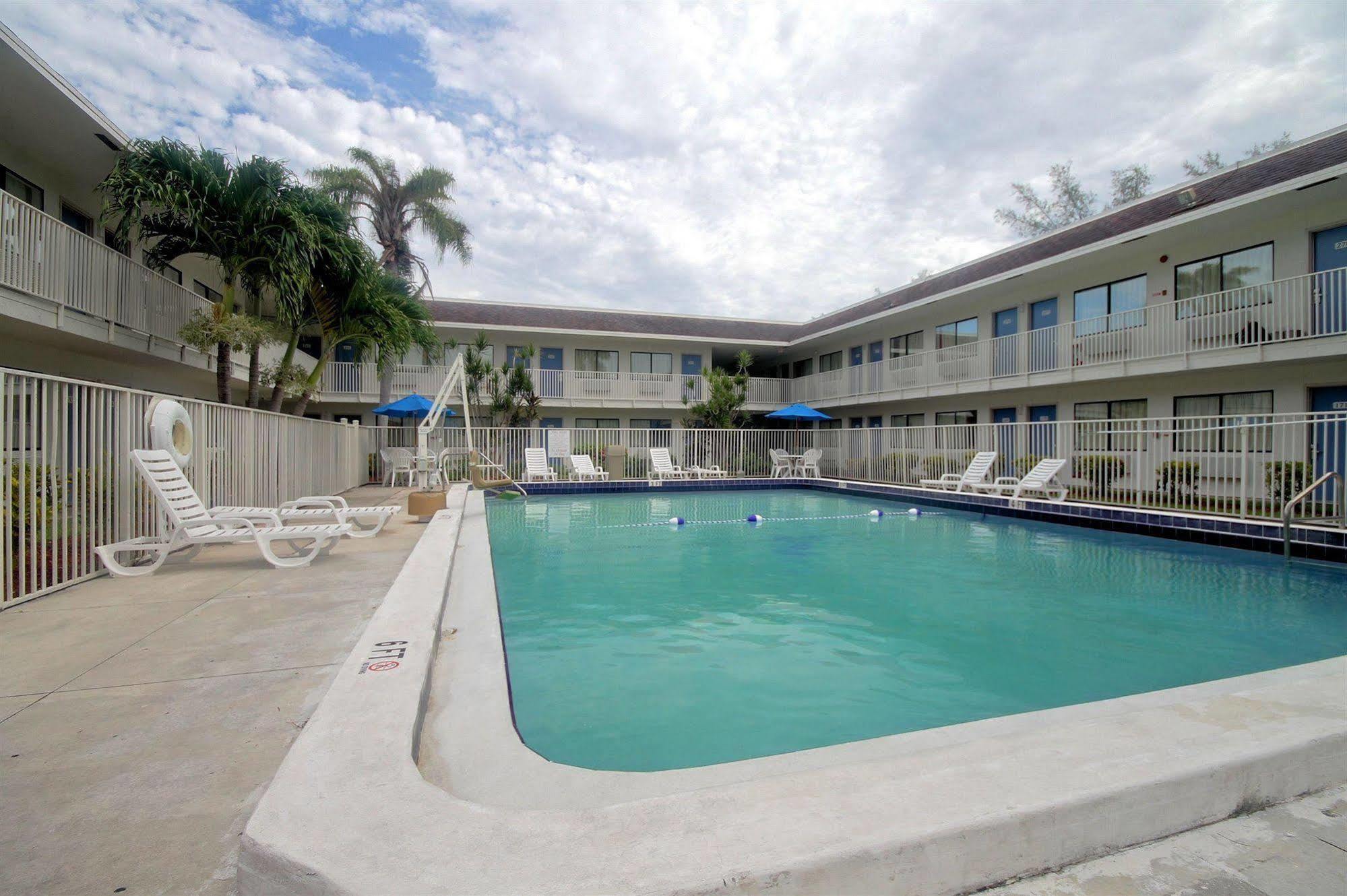 Motel 6 Dania Beach Exterior foto